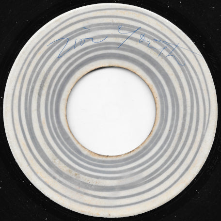 Zion Youth / Ver – Lion Vibes